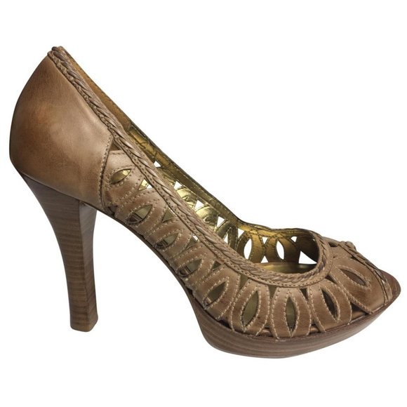 Guess By Marciano Natural Raise Pumps - Picture 1 of 10